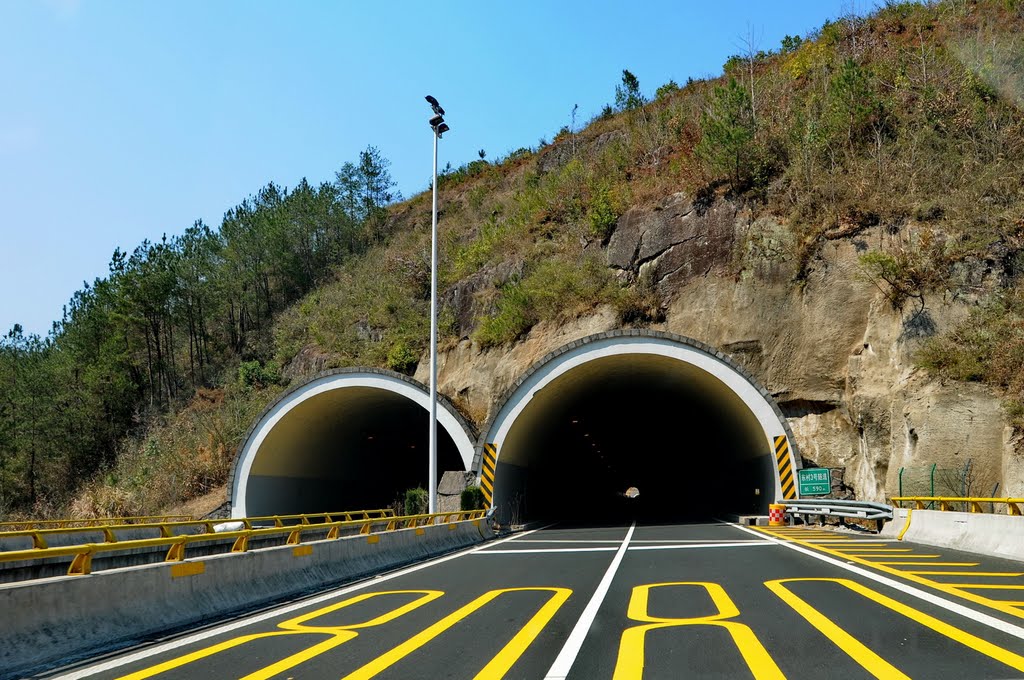 中标浙江温州高速公路洞鹿公路永海段隧道工程光纤电话广播系统